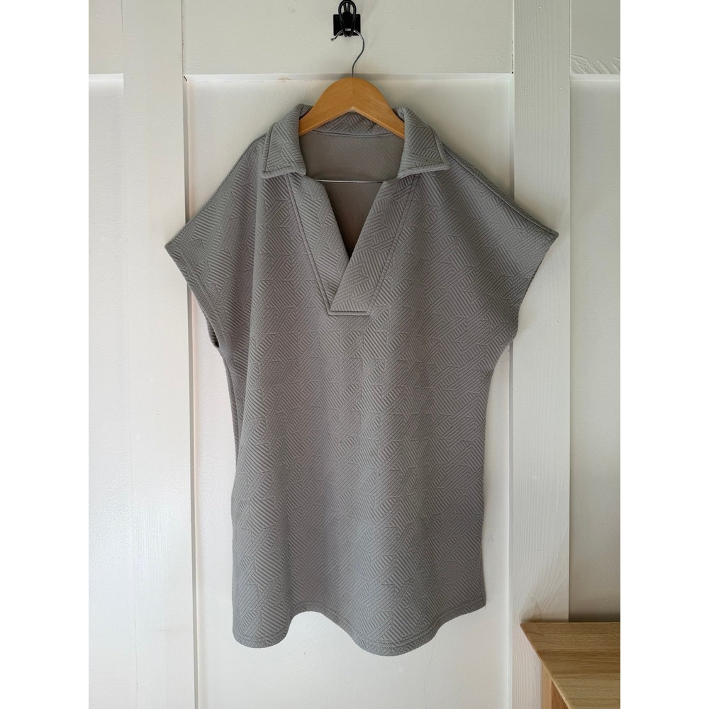 Women's Gray Collared Short Sleeve Knit Top